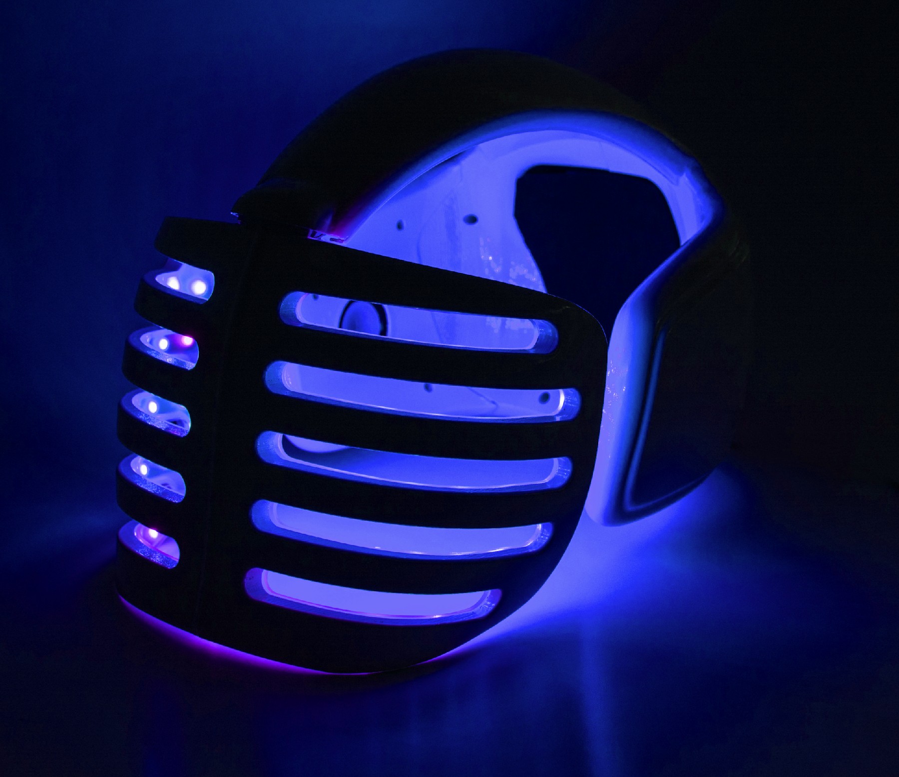Casco FM5 Sensory, modalità luce blu, vista laterale